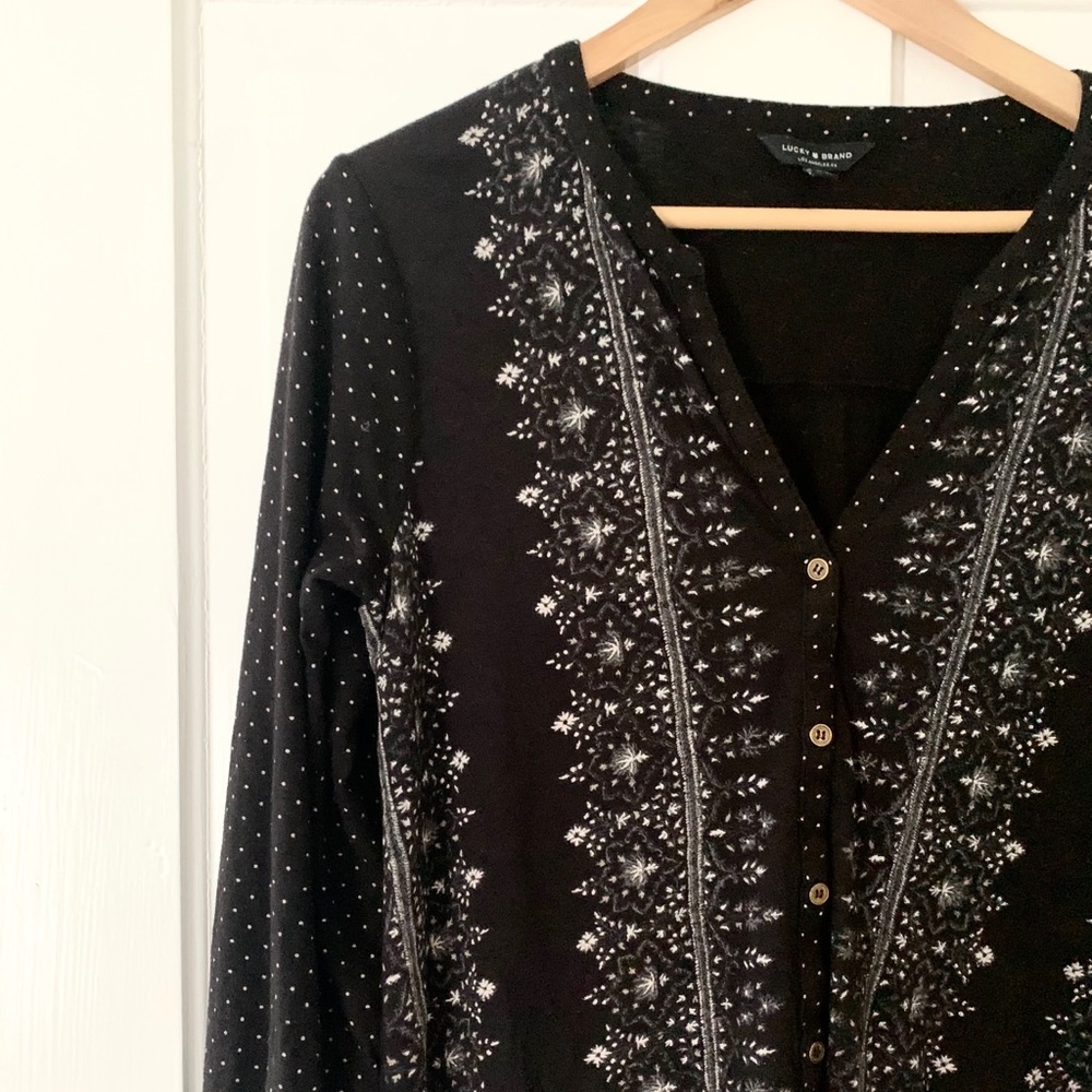 GREAT condition LUCKY BRAND top!